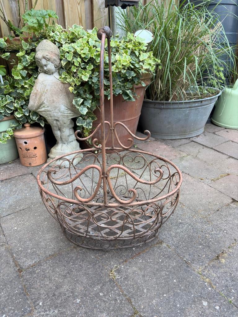 Decoratieve ijzeren mand voor tuin of terras, Ophalen, Overige materialen, Gebruikt, Mand