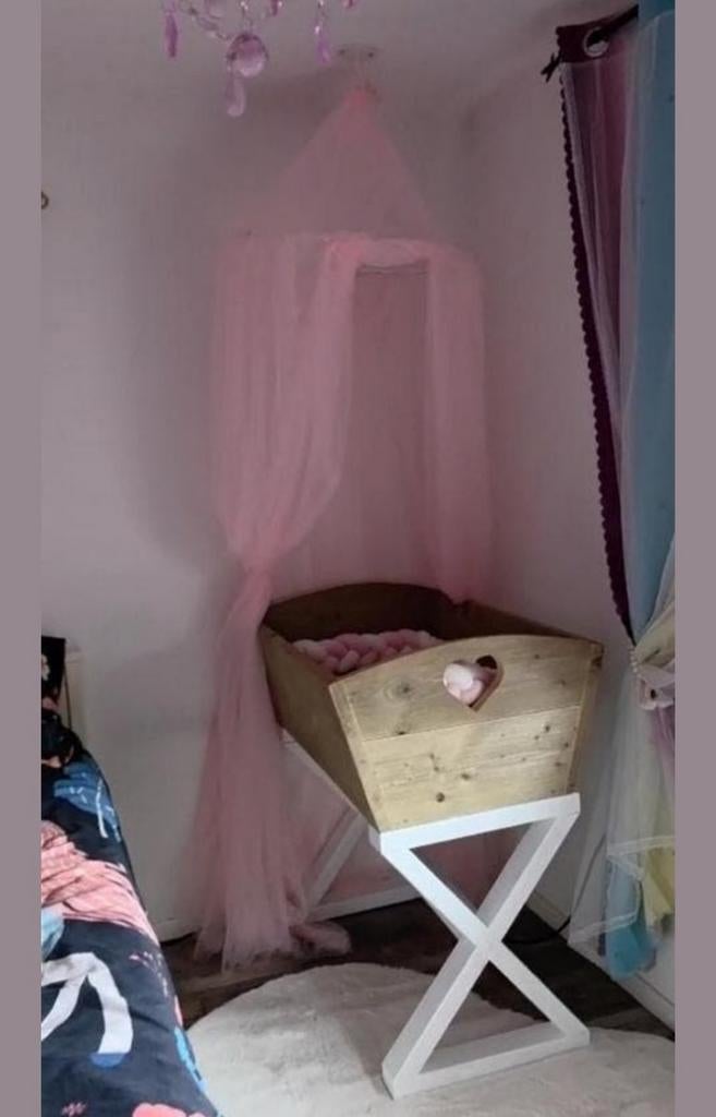 Wiegje stijgerhout met matrasje, Ophalen, Jongetje of Meisje