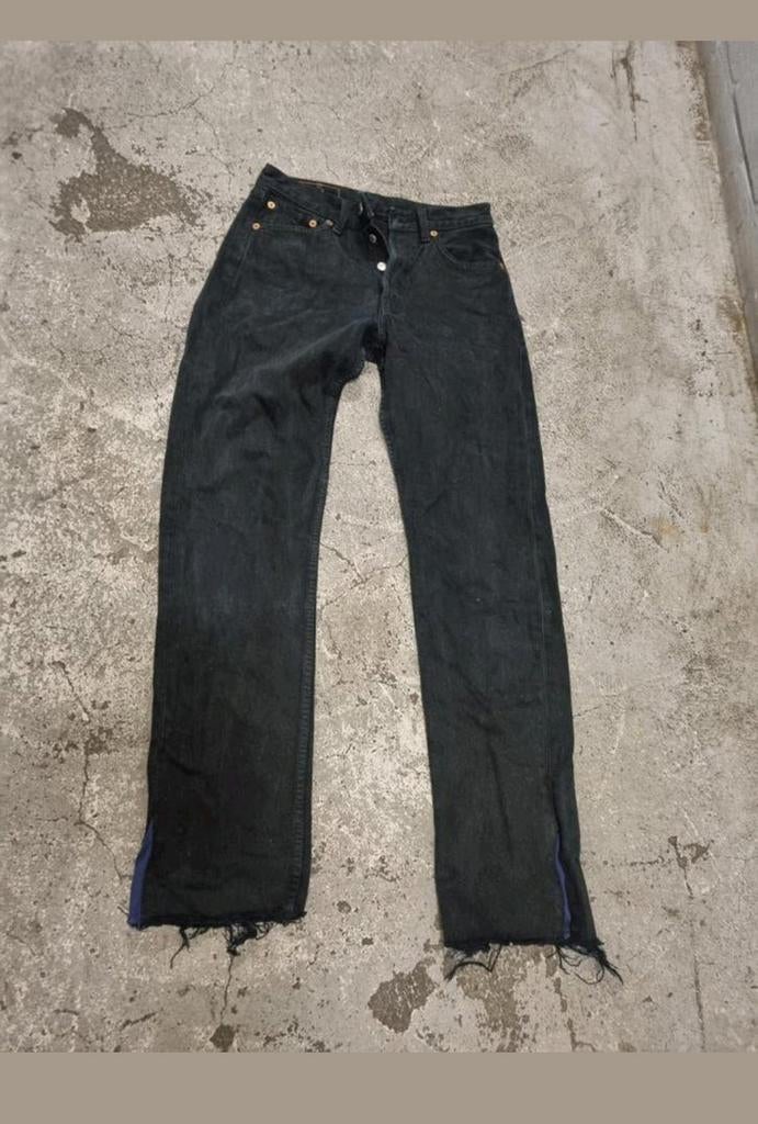 Levi's 501 mooie zwarte jeans w28 L32, Kleding | Dames, Ophalen of Verzenden, Zo goed als nieuw, Blauw, W30 - W32 (confectie 38/40)