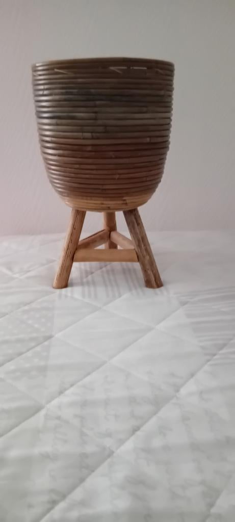 Rotan bloempot op standaard, Gebruikt, Minder dan 60 cm, Rond, Ophalen of Verzenden