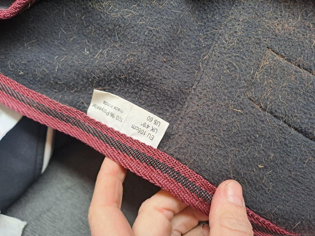 Zwart met rode fleece Ponydeken mt 105, Dieren en Toebehoren, Gebruikt, 0 g, Pony (P), Zwart