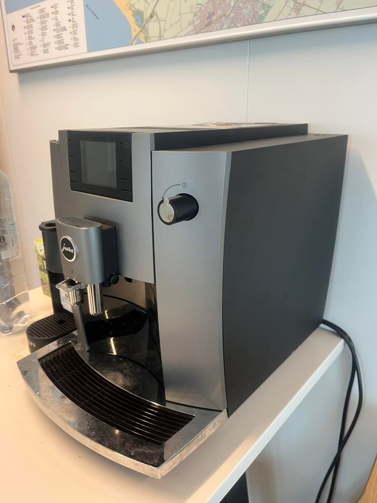 Jura E6 volautomatische koffiemachine, Witgoed en Apparatuur, Koffiezetapparaten, Ophalen, Zo goed als nieuw, Koffiemachine