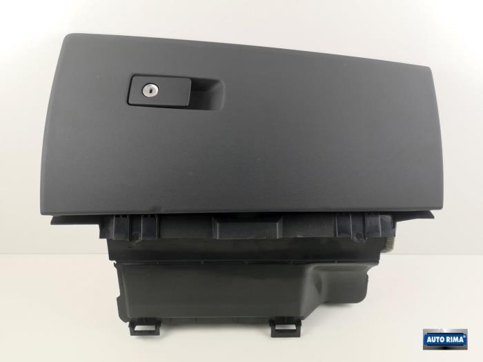 Dashboardkastje van een Volvo V70