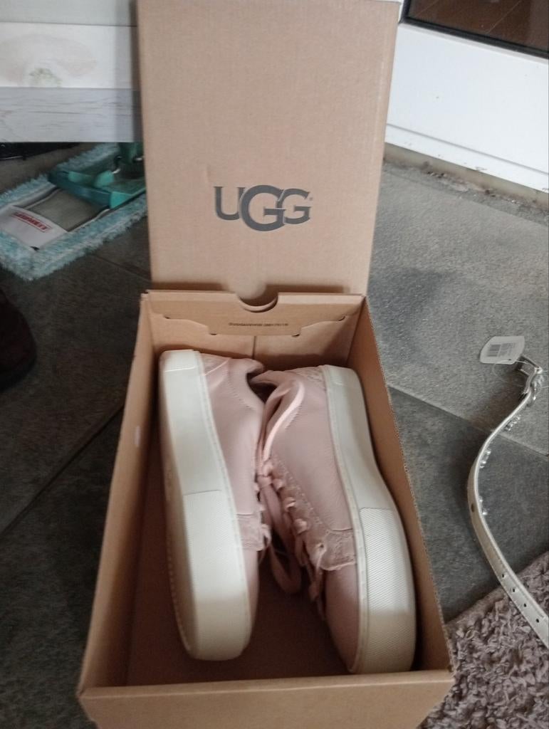 Ugg schoenen maat 37, UGG, Dansschoenen, Ophalen of Verzenden, Zo goed als nieuw