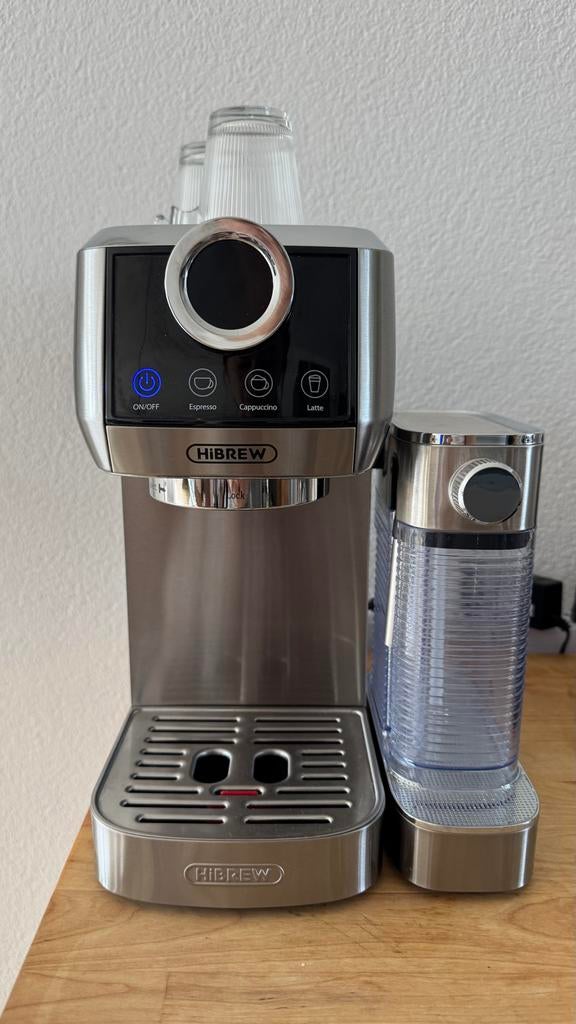 HiBrew Koffiemachine met melkopschuimer, Afneembaar waterreservoir, Koffiemachine, Zo goed als nieuw, 2 tot 4 kopjes