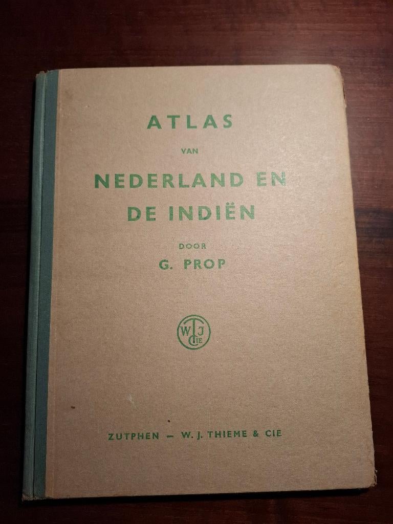 Atlas Nederland en de Indiën (1948), Boeken, Atlassen en Landkaarten, Gelezen, Overige atlassen, Ophalen of Verzenden, Nederland
