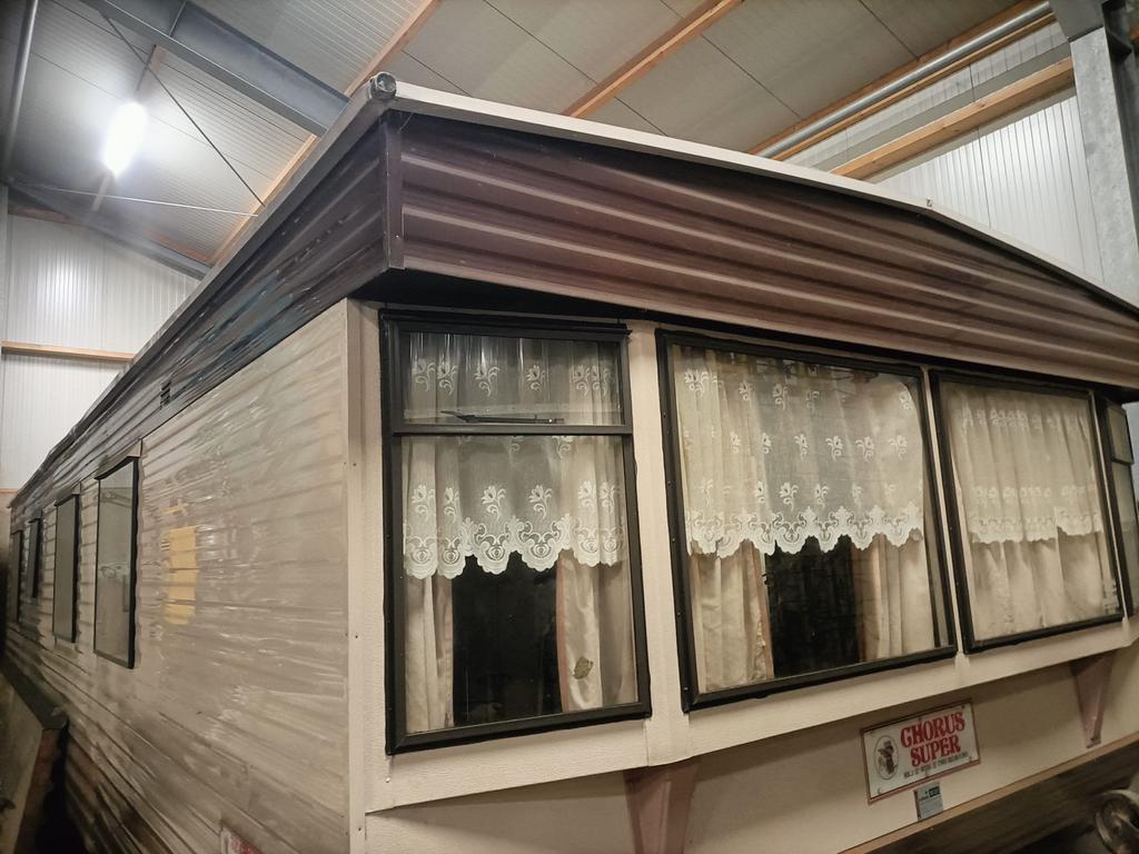 Nette stacaravan 10x3.7m met 2 slaapkamers, Caravans en Kamperen, Stacaravans, Tot en met 4