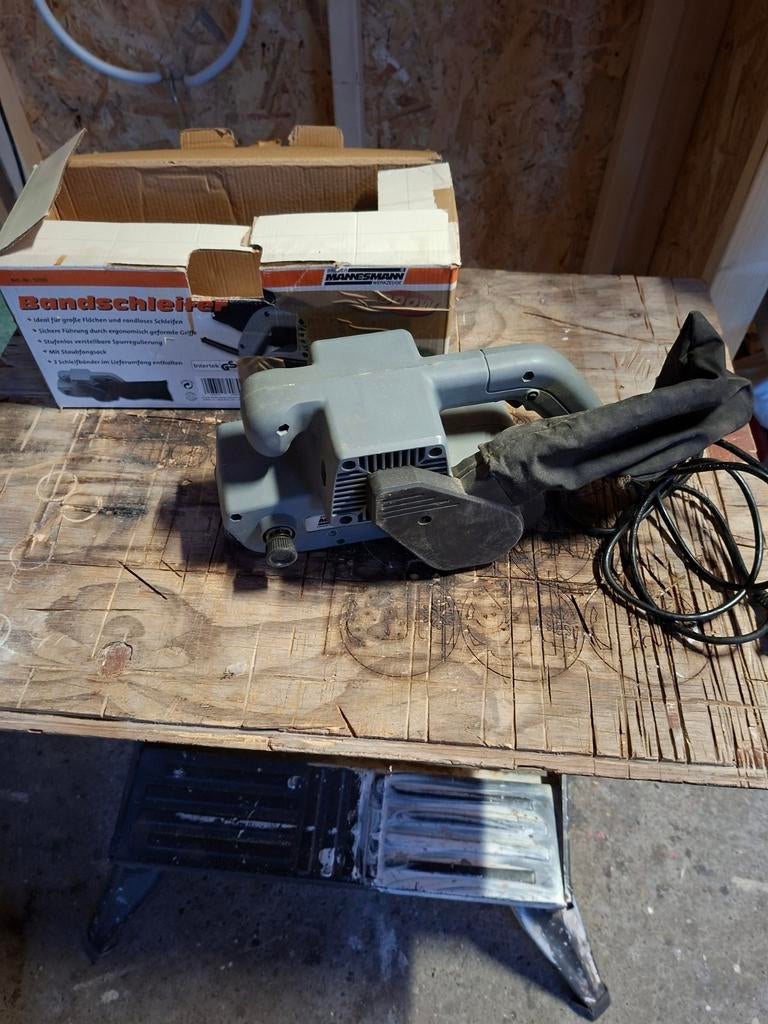Mannesmann Bandschuurmachine 900W - Zo goed als nieuw, Ophalen