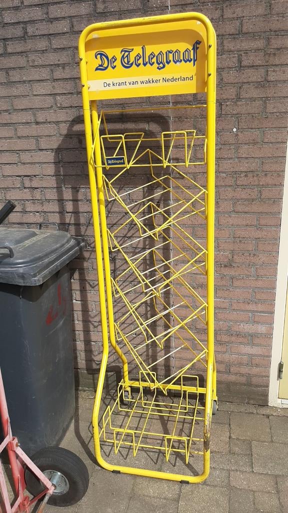 Vintage/retro krantenrek van Telegraaf 1.83 hoog, Ophalen, Gebruikt