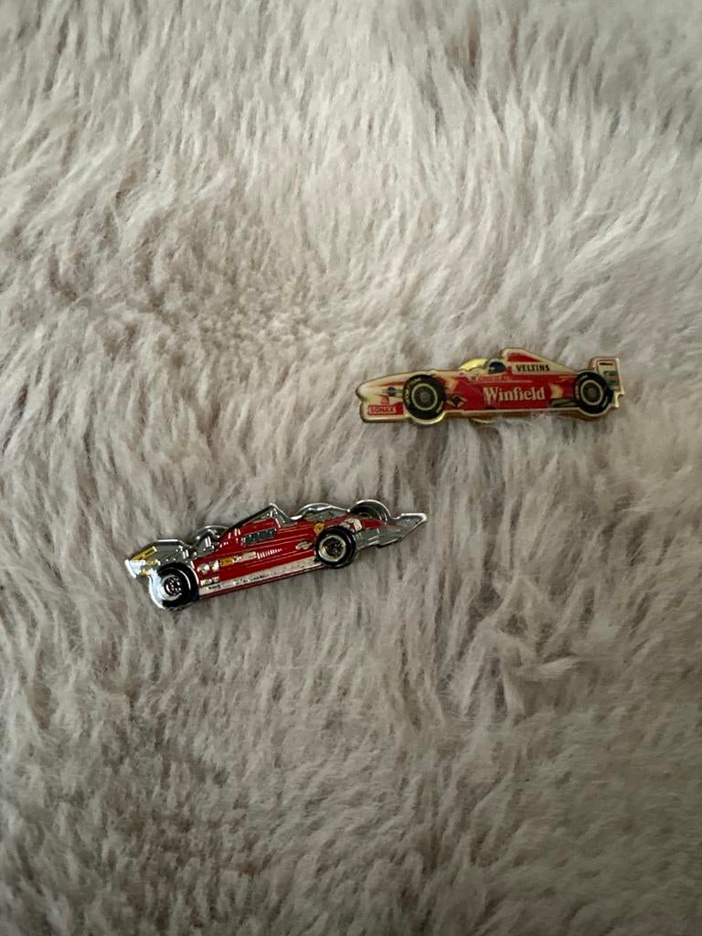 Set van 2 Formule 1 raceauto speldjes, Ophalen of Verzenden, Gebruikt, Formule 1