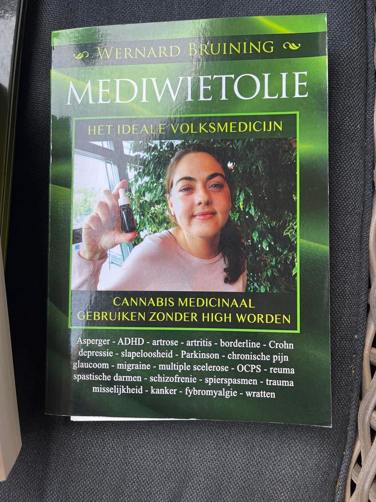 Diverse boeken: Wietolie, Hennep, Erner Bruining, Nol van Sc, Ophalen of Verzenden, Gelezen