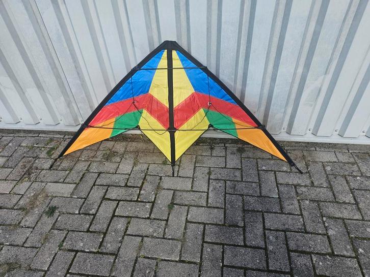 Kleine stuntvlieger 165x85 cm - Kleurrijk en wendbaar, Sport en Fitness, Vliegeren, Gebruikt, Vlieger, Tweelijns, Ophalen of Verzenden