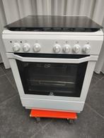 Indesit Wit Gasfornuis met 4 Pitten - 1.5 Jaar Oud, 60 cm of meer, Zo goed als nieuw, Gas, Vrijstaand