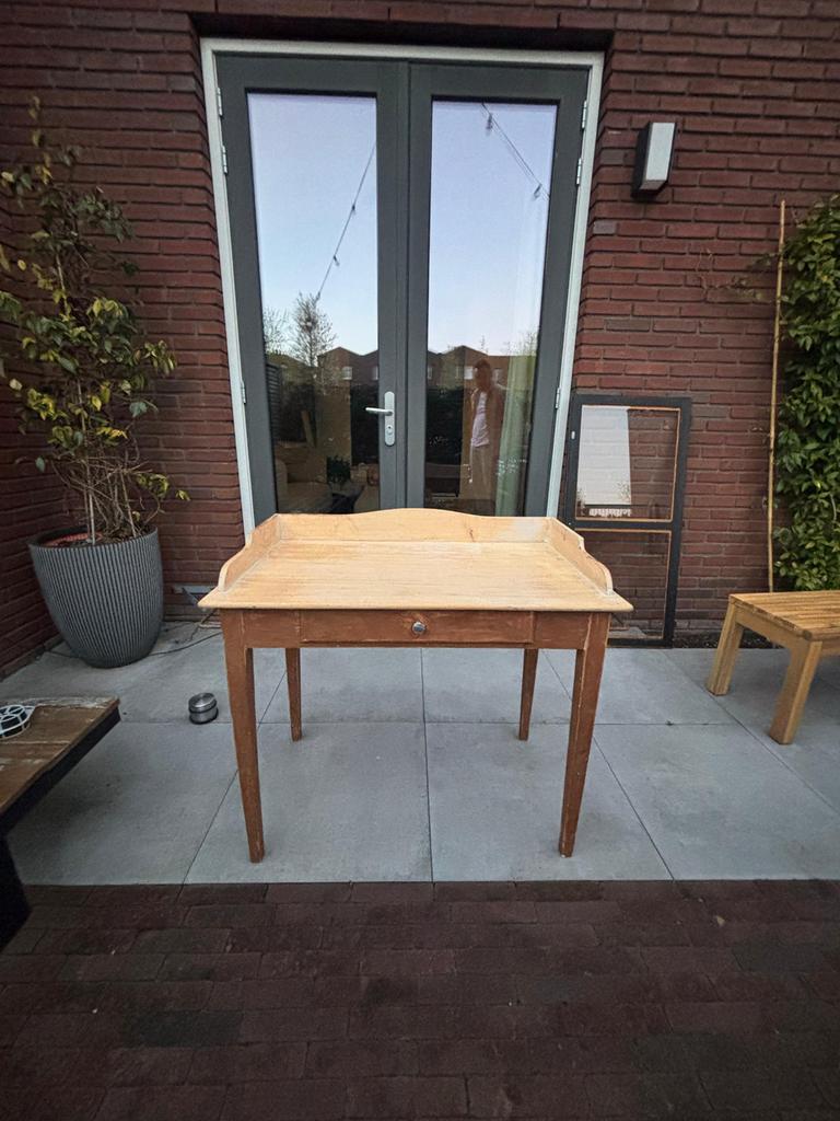 Franse Schrijftafel, Ophalen