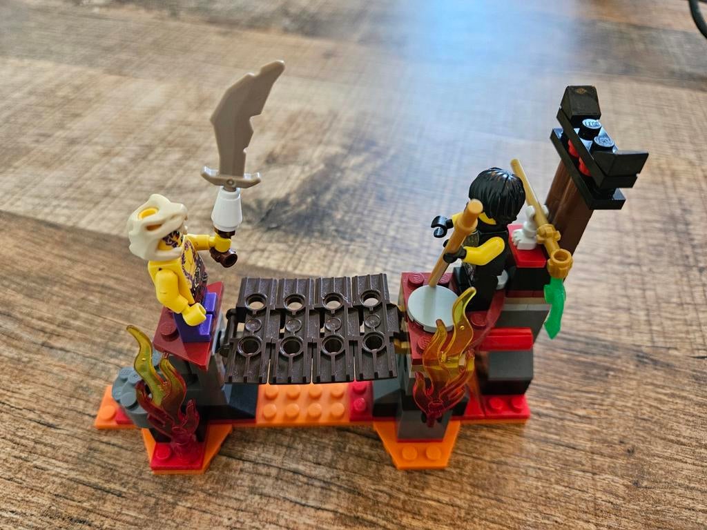 LEGO Ninjago 70753 Lavastroom - Compleet met boekje, Compleet, Lego, Ophalen of Verzenden, Zo goed als nieuw