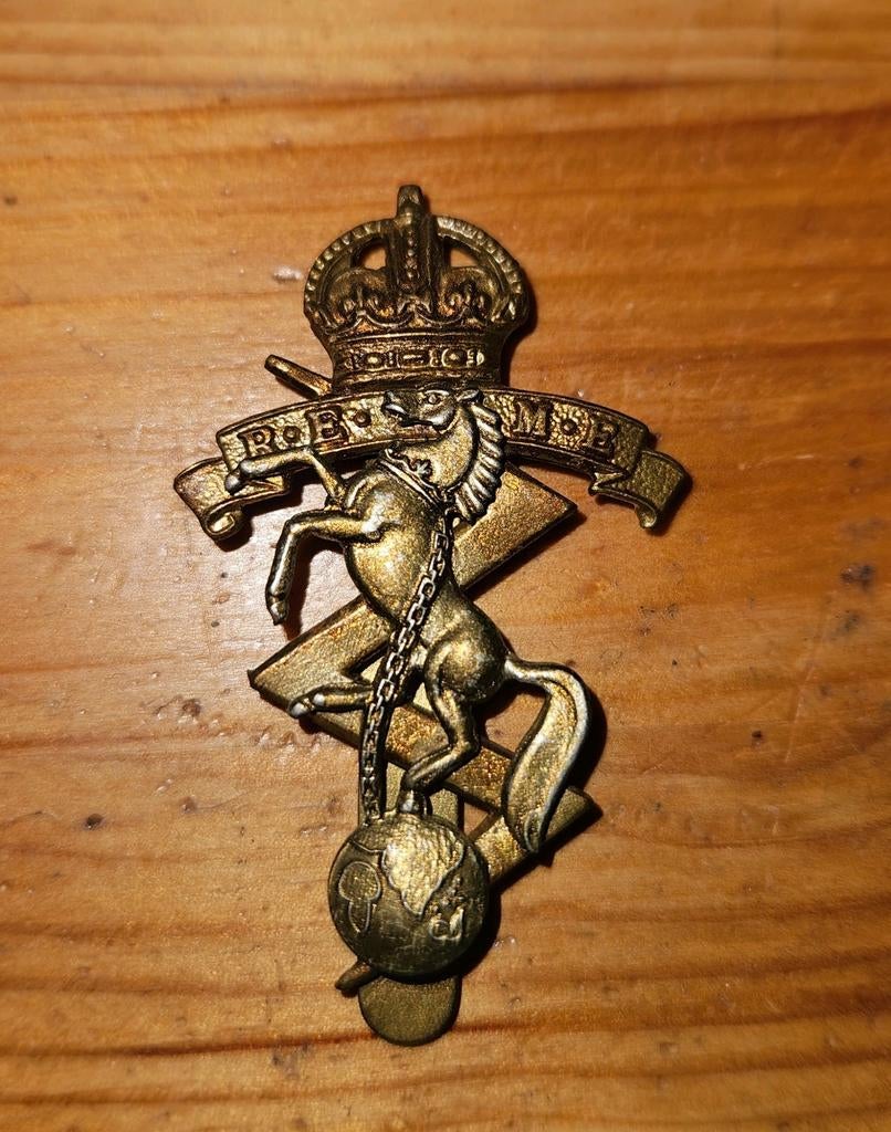 Britse Cap badge REME, Verzamelen, Ophalen of Verzenden, Landmacht, Engeland, Embleem of Badge