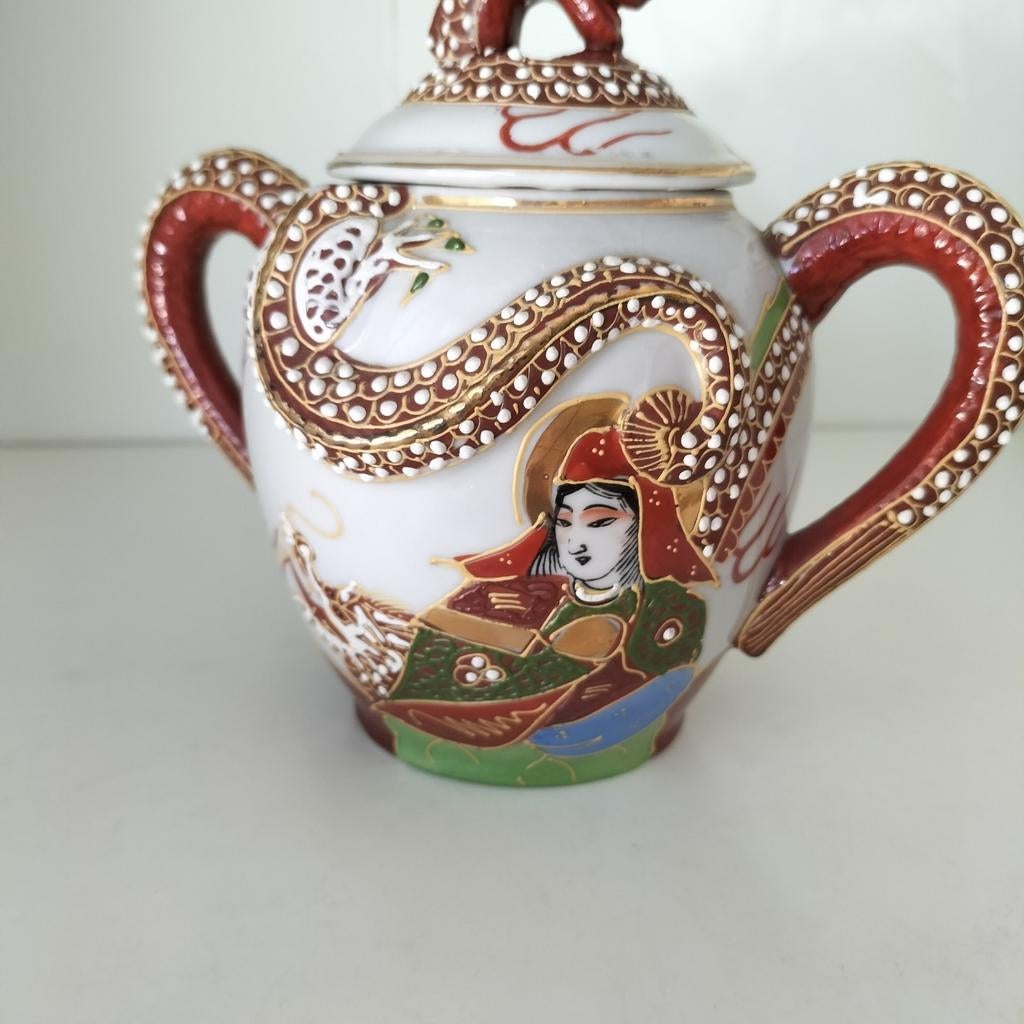 Japanse satsuma porceleine suikerpot met draak en figuur, Ophalen of Verzenden