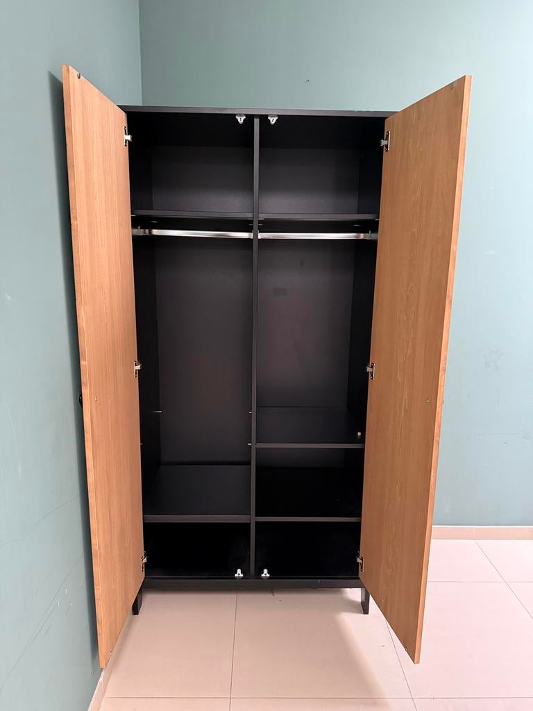 Zwart ledikant met commode en bijpassende kledingkast, Ophalen, Gebruikt, 50 tot 70 cm, 100 cm of meer