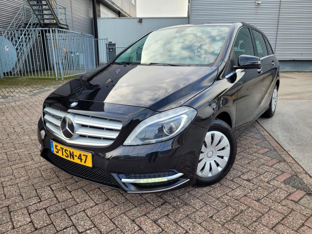 Mercedes-Benz B-Klasse 180 Ambition Leer Automaat (bj 2014), Auto's, 1325 kg, Gebruikt, 4 cilinders, Onderhoudsboekje