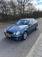 Mercedes-Benz E320 avantgarde 2003, Auto's, Mercedes-Benz, Automaat, Achterwielaandrijving, Zwart, Blauw