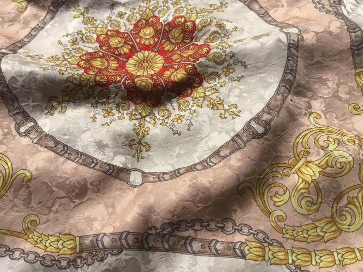 Unieke Renato Balestra sjaal, 100% zijde., Kleding | Dames, Mutsen, Sjaals en Handschoenen, Zo goed als nieuw, Sjaal, Maat 46/48 (XL) of groter