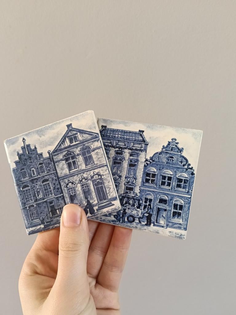 KLM Business Class Tegeltjes Delfts Blauw Grachtenpanden, Antiek en Kunst, Antiek | Wandborden en Tegels, Ophalen of Verzenden