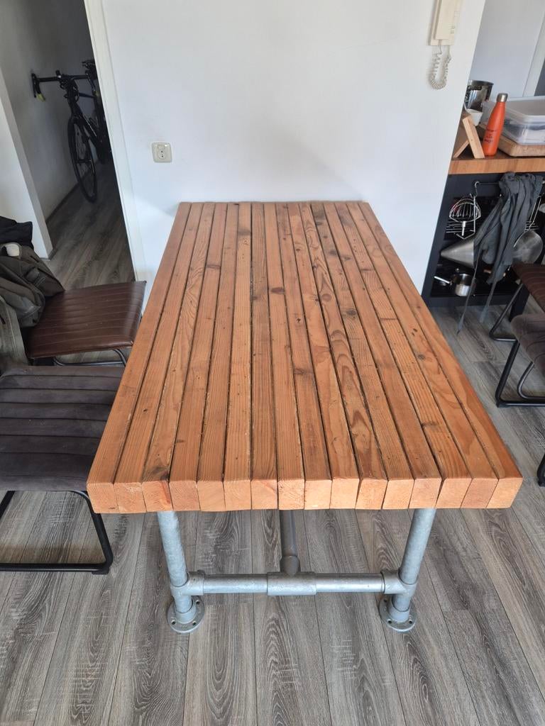 Stevige houten tafel met metalen onderstel, Gebruikt, 100 tot 150 cm, 50 tot 100 cm, Vier personen