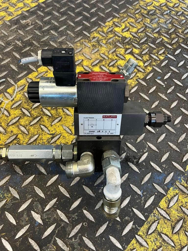 Hydrauliek ventiel, Ophalen of Verzenden, Zo goed als nieuw