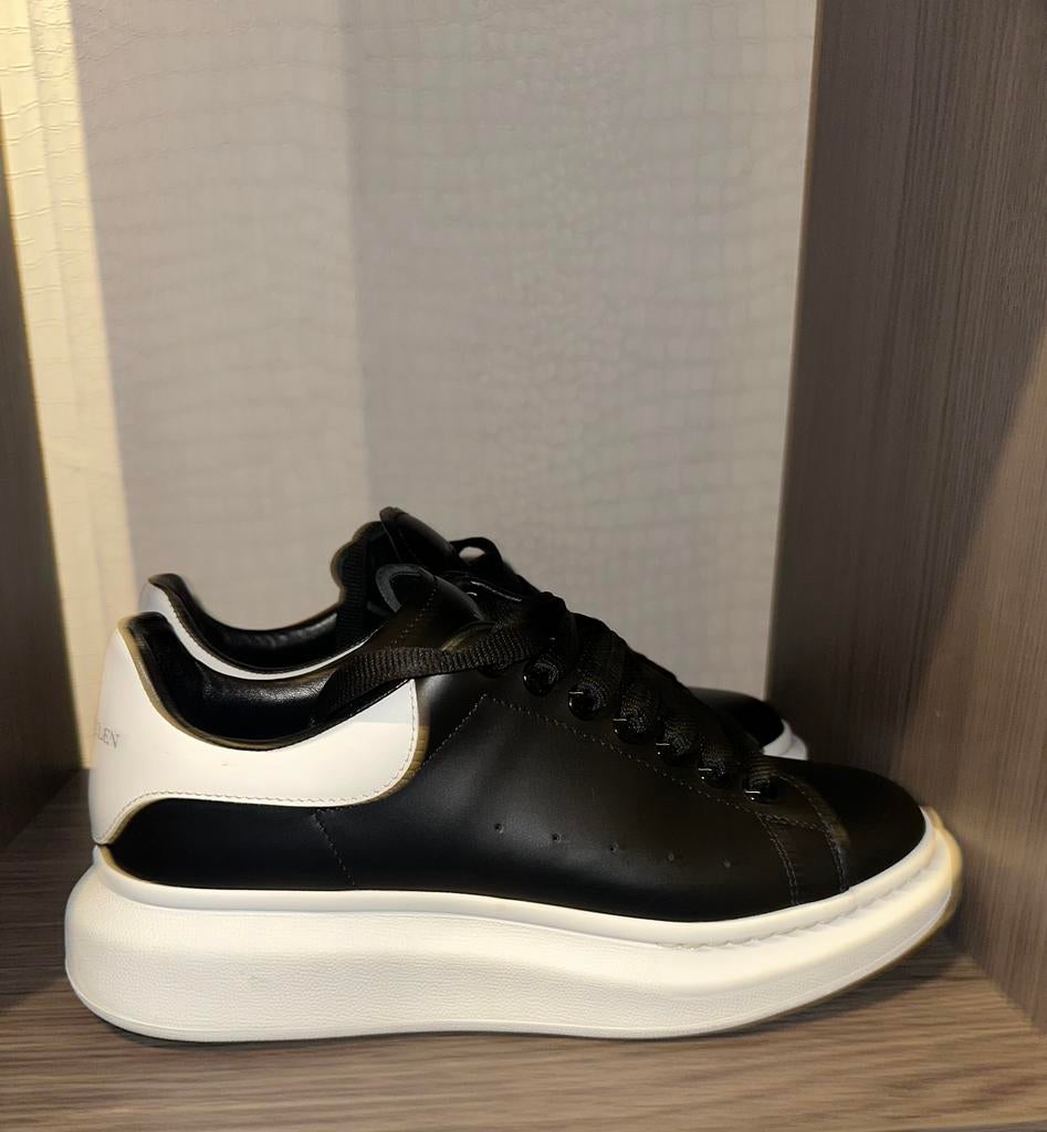 Alexander mcqueen gympen, Zwart, Ophalen of Verzenden, Sneakers of Gympen, Zo goed als nieuw