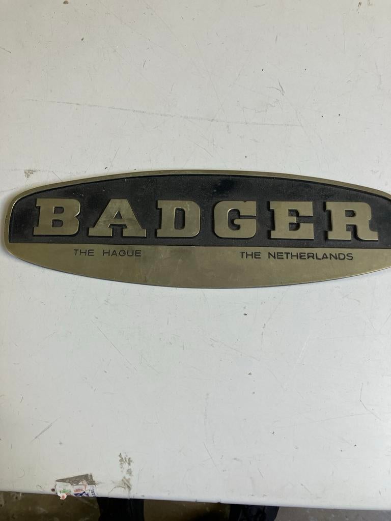 Badger embleem, Ophalen