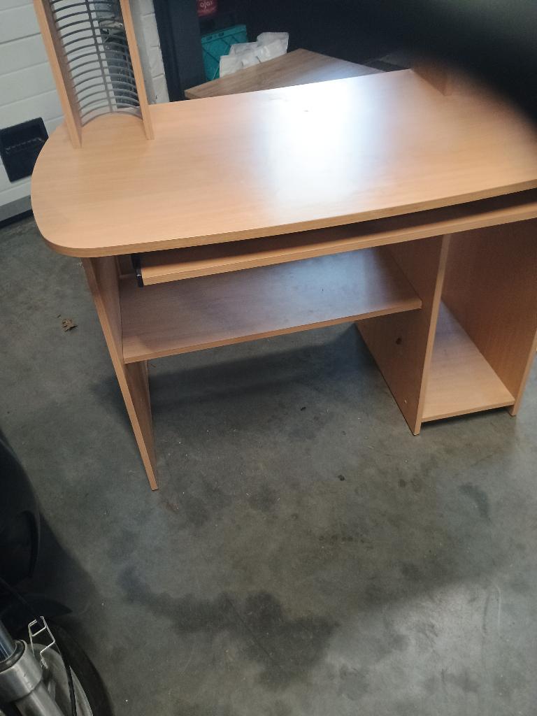 bureau     GRATIS, Huis en Inrichting, Bureaus, Ophalen, Gebruikt, Bureau