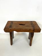 Antiek Frans brutalistisch eiken krukje omstreeks 1920, Huis en Inrichting, Krukjes, Ophalen of Verzenden, Gebruikt, Hout