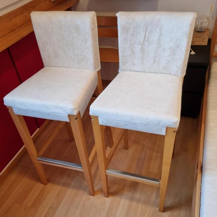 2 BARKRUKKEN MET RUGLEUNING IKEA, Huis en Inrichting, Barkrukken, Gebruikt, 60 tot 90 cm, Hout, 2 krukken, Met voetsteun, Ophalen