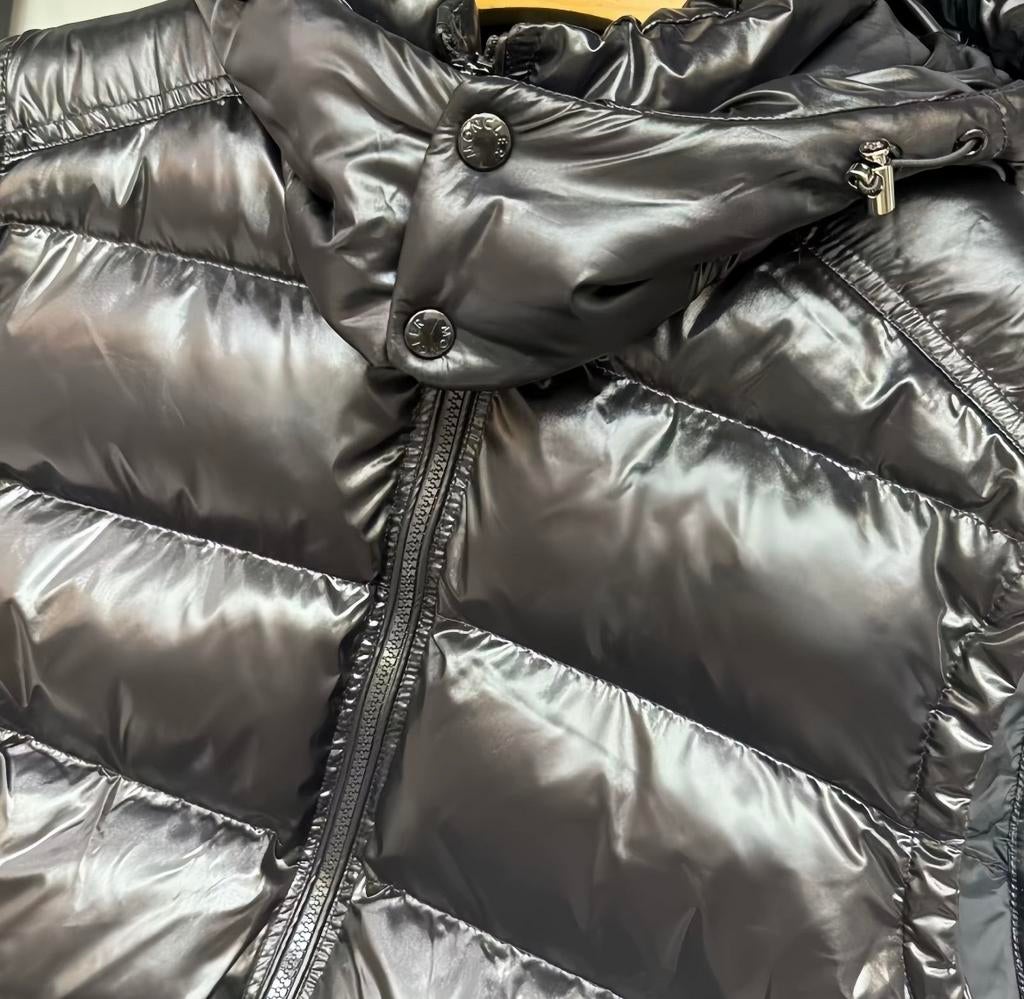 Glanzend Zwart Gevoerd Bodywarmer met Capuchon, Kleding | Heren, Bodywarmers, Verzenden, Zo goed als nieuw, Overige maten, Zwart