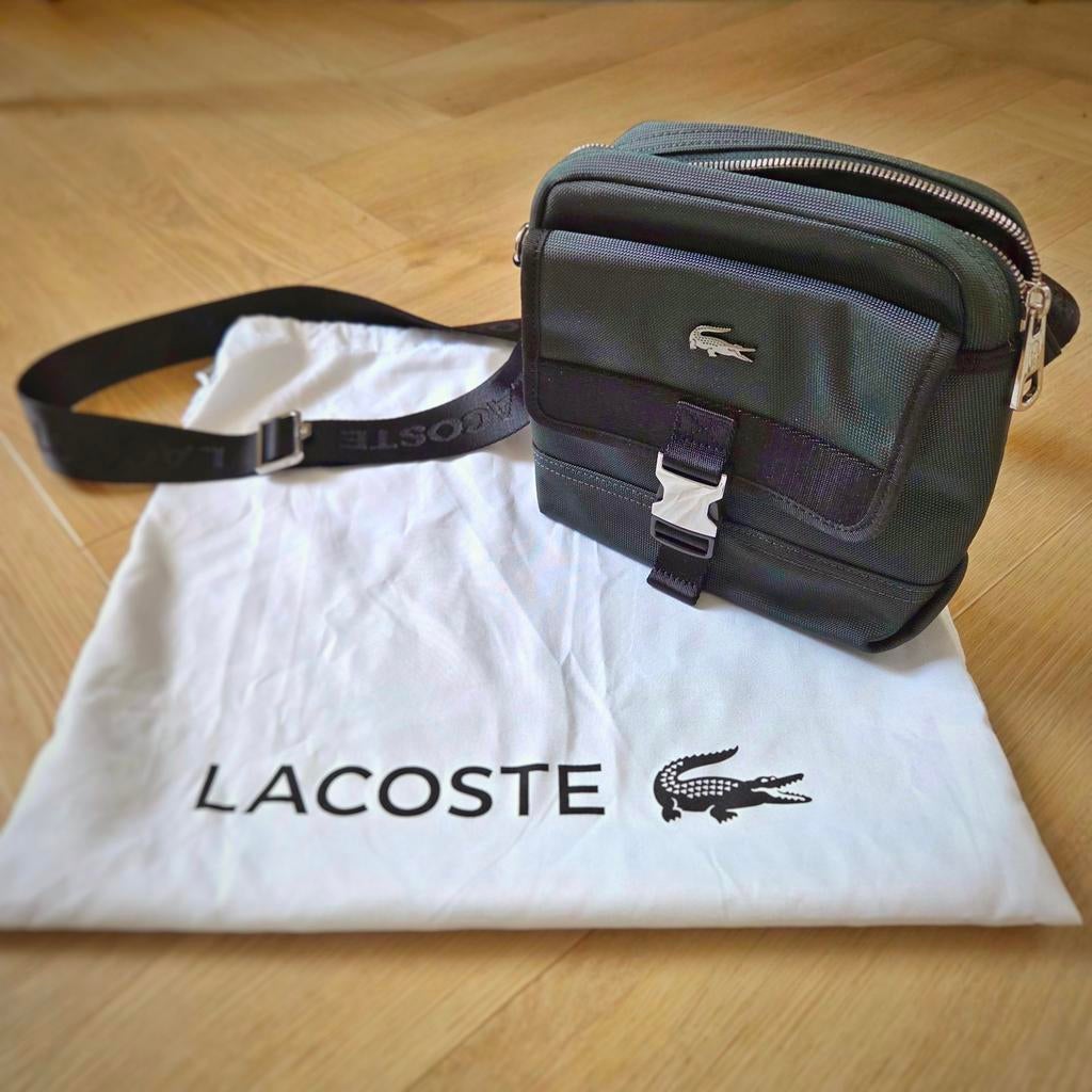 Stijlvolle Lacoste schoudertas. Nieuw zonder prijskaartje, Ophalen of Verzenden, Zo goed als nieuw, Zwart, Overige merken