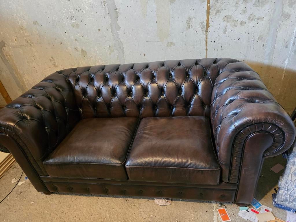 Namaak chesterfield 2-zitsbank, Huis en Inrichting, Banken | Bankstellen, Ophalen, Gebruikt, Klassiek, 150 tot 200 cm