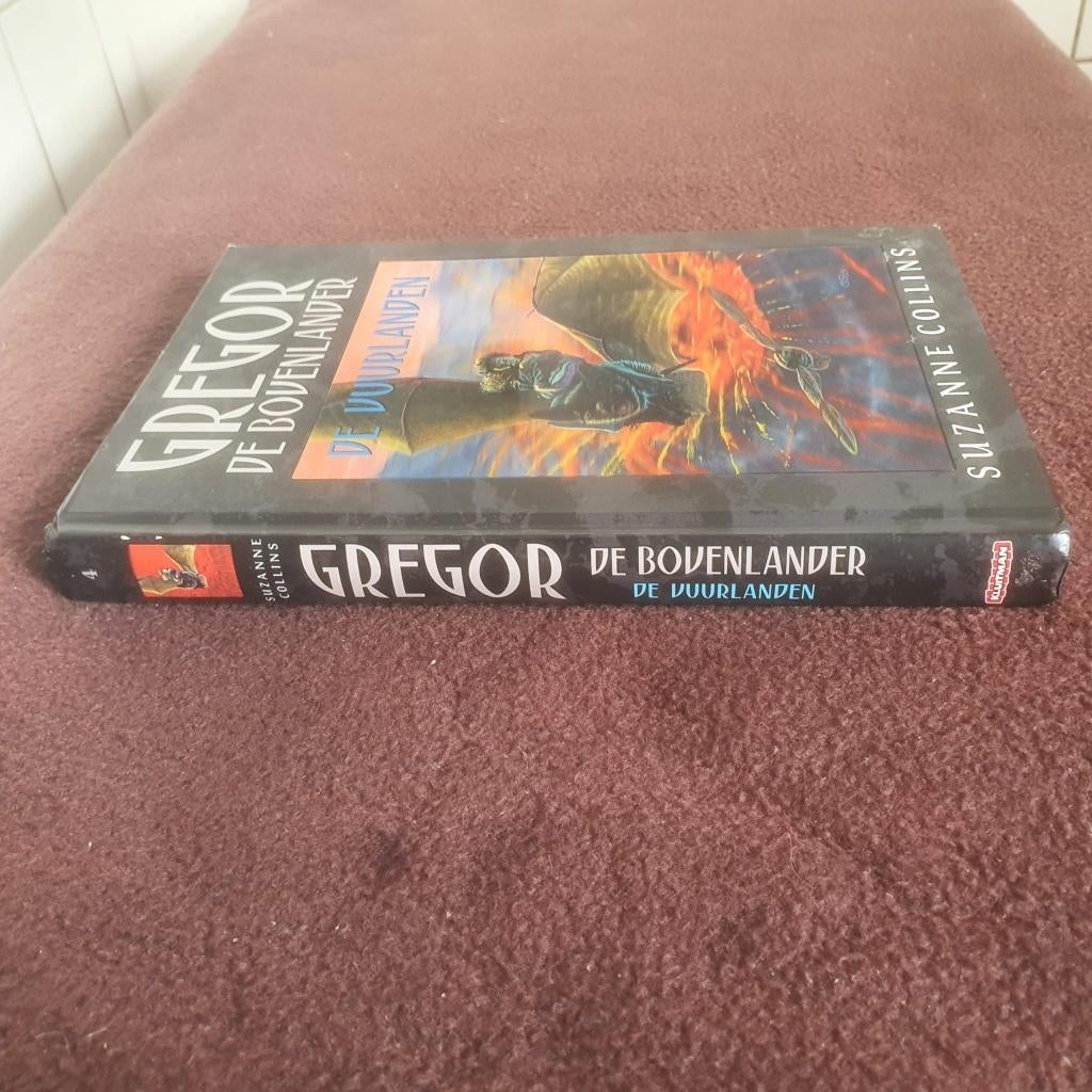 De vuurlanden - 4  - Gregor de bovenlander - Suzanne Collins, Boeken, Ophalen of Verzenden, Gelezen, Suzanne Collins, Fictie algemeen