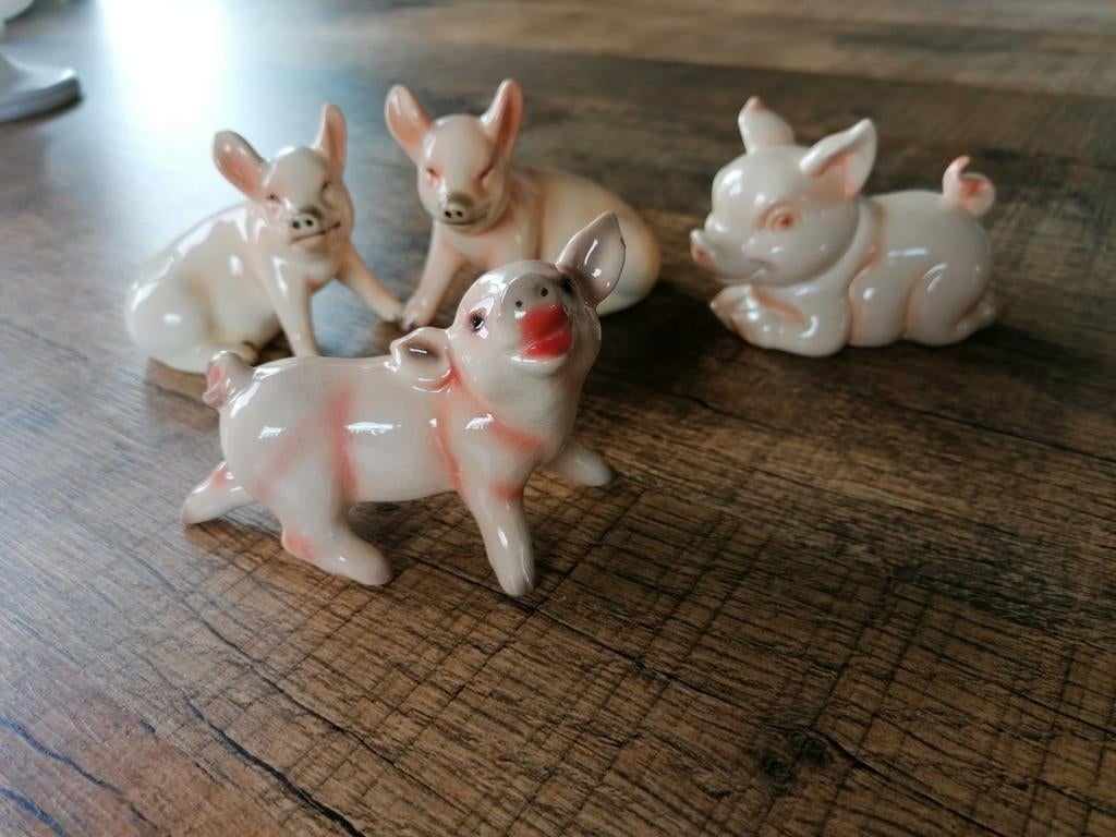 Goebel beeldje varken . Verzameling goebel varkentjes, Verzamelen, Beelden en Beeldjes, Ophalen of Verzenden, Zo goed als nieuw