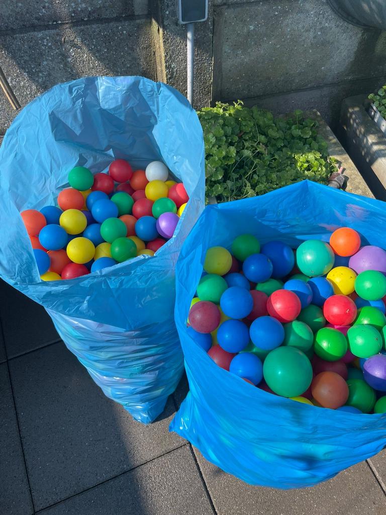 2 zakken vol met ballenbak ballen, Ophalen, Gebruikt, Jongen of Meisje