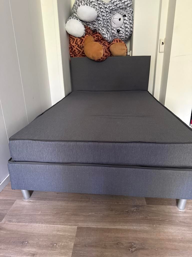 Comfortabel bed 120x200 cm, slechts 1 jaar gebruikt, Huis en Inrichting, Slaapkamer | Bedden, Gebruikt, Ophalen of Verzenden, Twijfelaar