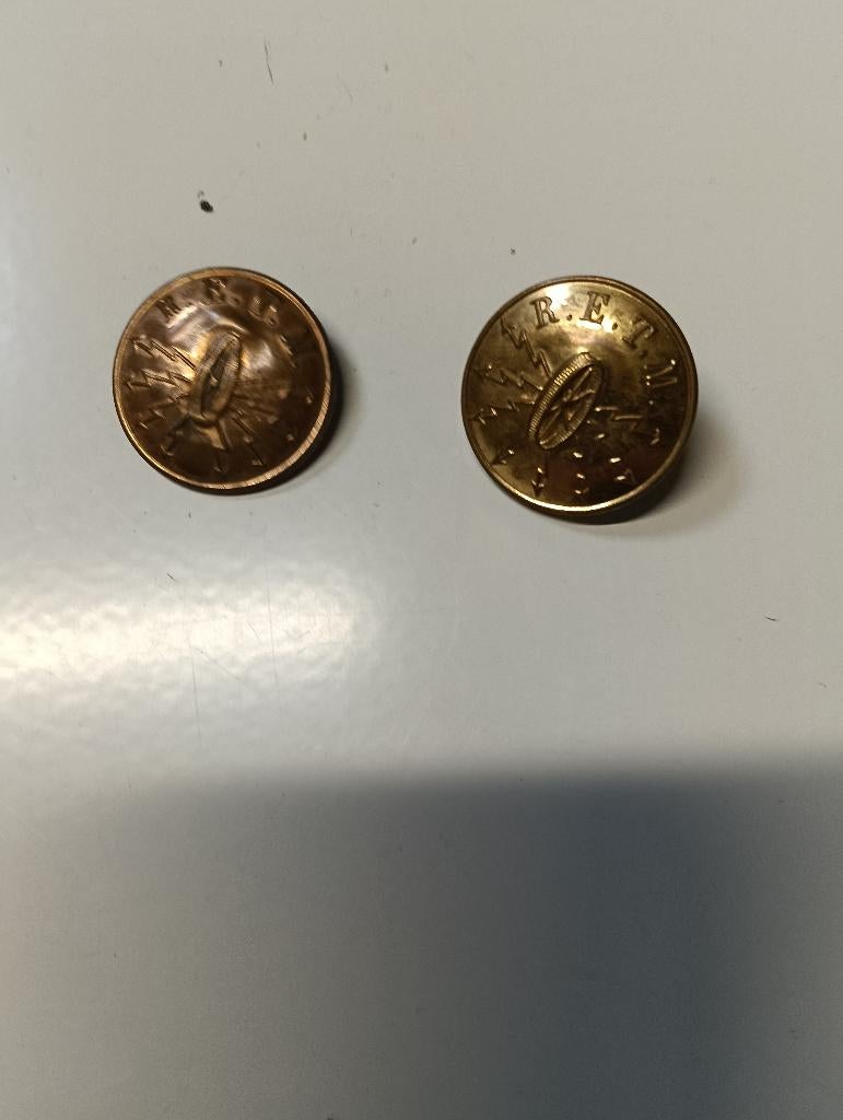 R E T M 2 verschillende knopen, Ophalen of Verzenden, Gebruikt, Tram, Overige typen