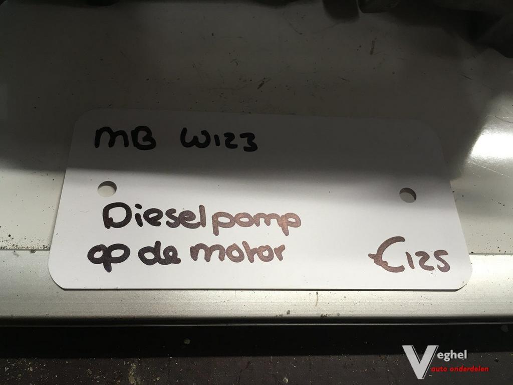 Mercedes W123 Dieselpomp ( op de motor)  0 400 114 059, Auto-onderdelen, Gebruikt, -, -, Ophalen of Verzenden
