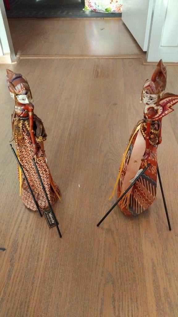 Set van 2 Indonesische Wayang Golek poppen, Verzamelen, Beelden en Beeldjes, Ophalen