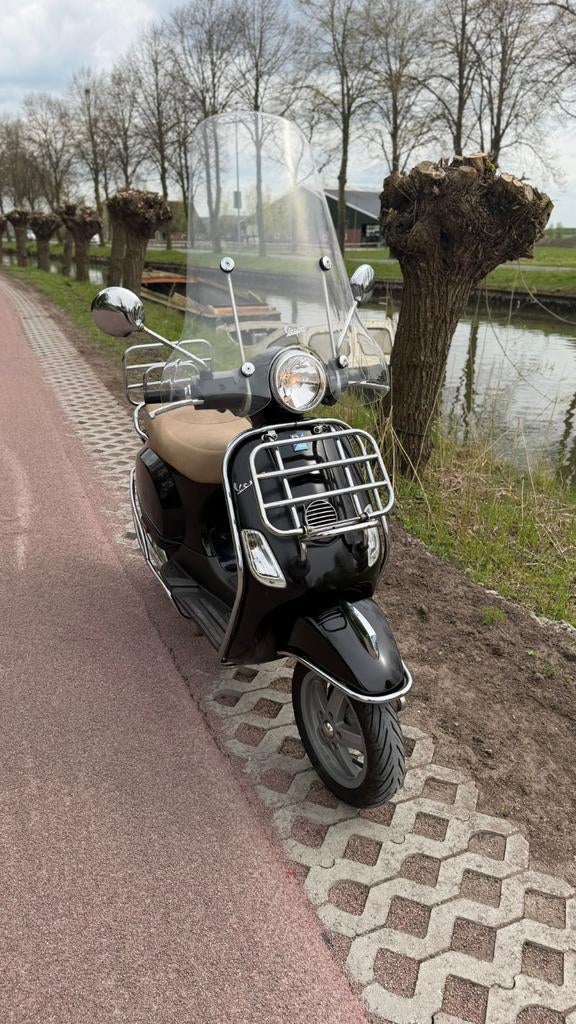 Super nette Vespa LX 50 2 TAKT full options, LAGE KM STAND, Fietsen en Brommers, Scooters | Vespa, Ophalen, Zo goed als nieuw