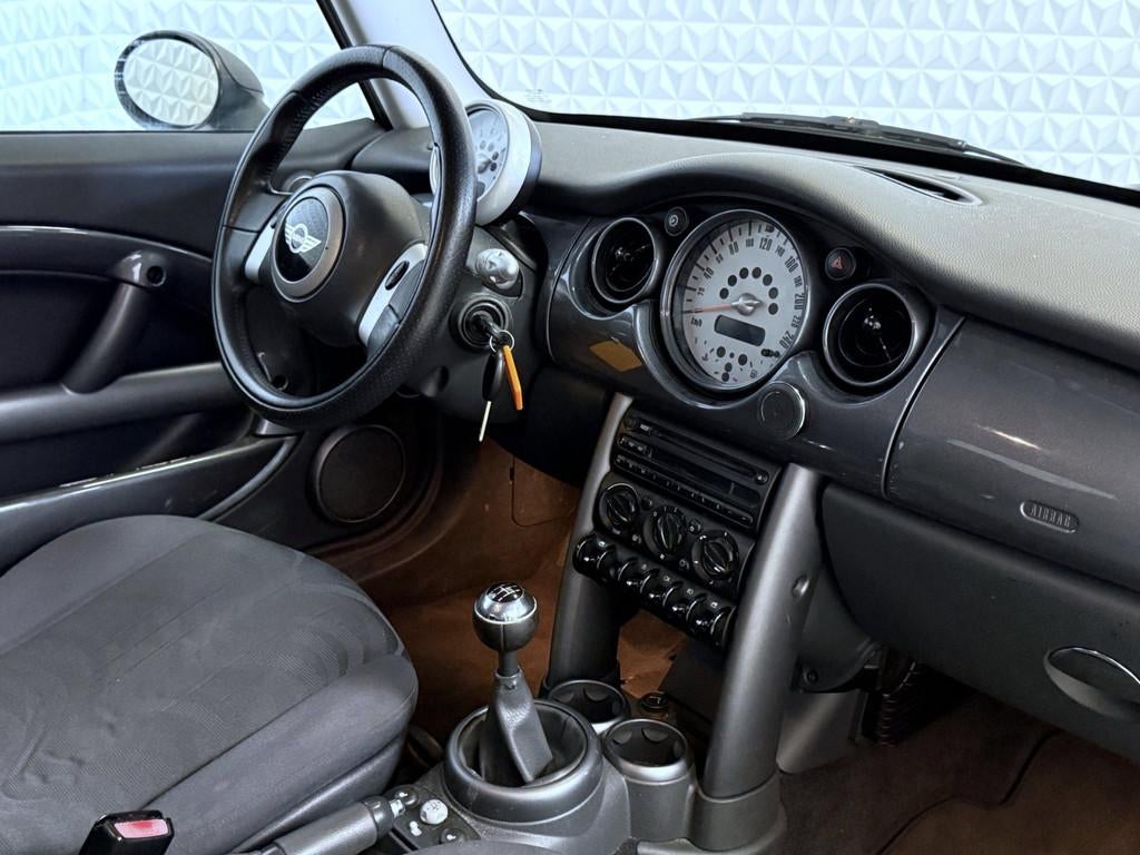Mini Mini 1.6 One Airco Sportvelgen Stoelverwarming (2004), Auto's, Voorwielaandrijving, 15 km/l, 4 cilinders, 4 stoelen