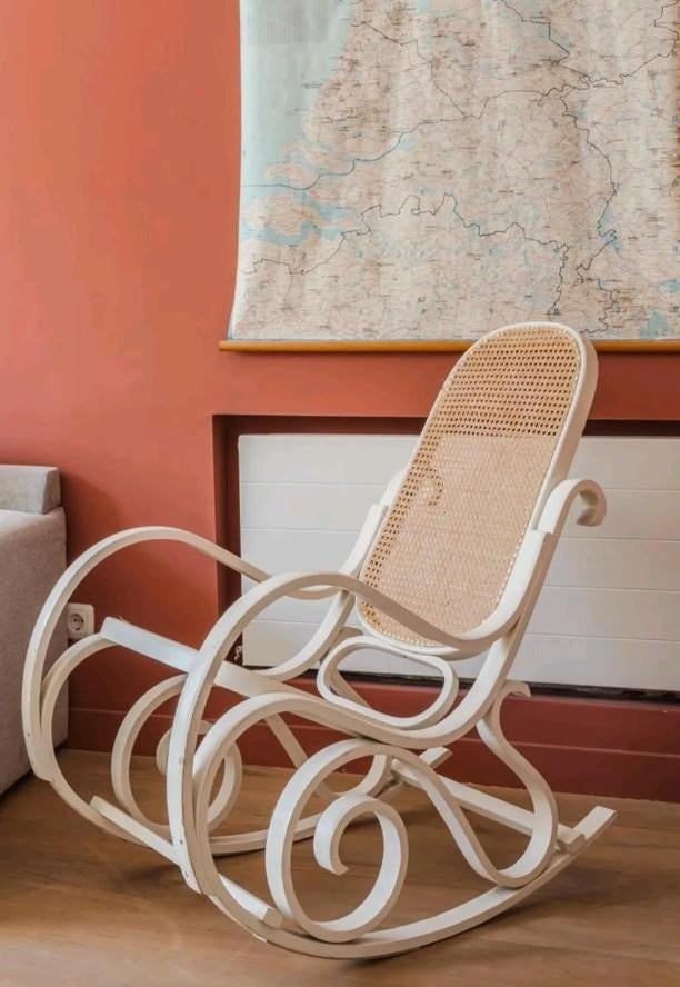 Vintage/retro Thonet witte schommelstoel hout en webbing, Antiek en Kunst, Antiek | Meubels | Stoelen en Banken, Ophalen