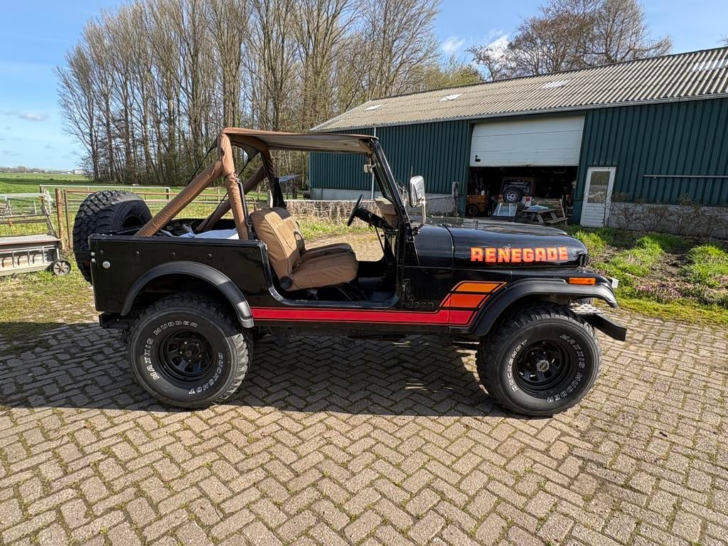 Jeep cj7 renegade levi’s edition 1978 2 jaar apk, Auto's, Stof, Euro 6, 4 stoelen, Zwart