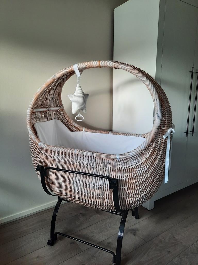 Zgan Rotan wieg - 6 weken gebruikt, Kinderen en Baby's, Babywiegjes en Ledikanten, Ophalen, Zo goed als nieuw, Wieg