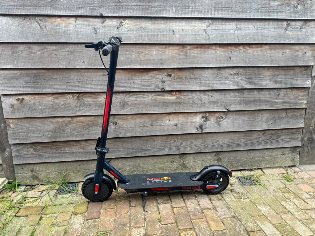 Elektrische Redbull racing step, Fietsen en Brommers, Ophalen, Gebruikt, Elektrische step (E-scooter)