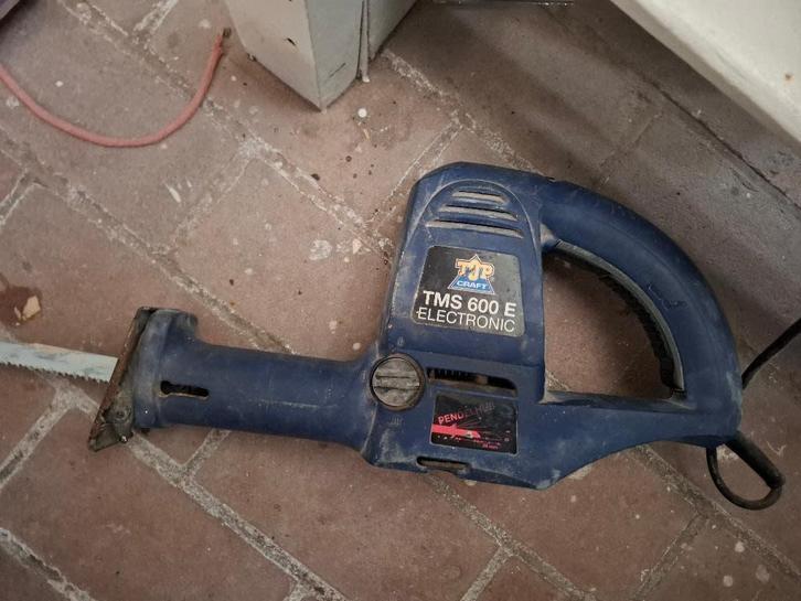 Reciprozaag, Doe-het-zelf en Verbouw, Gereedschap | Zaagmachines, Gebruikt, Reciprozaag, 600 tot 1200 watt, 70 mm of meer, Ophalen of Verzenden